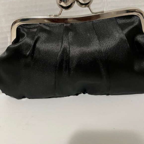 Sequined evening clutch. - Picture 2 of 3